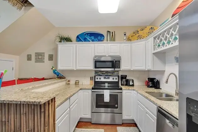 Daire, Birden Çok Yatak, Veranda, Havuz Manzaralı (Happiness Comes In Waves)