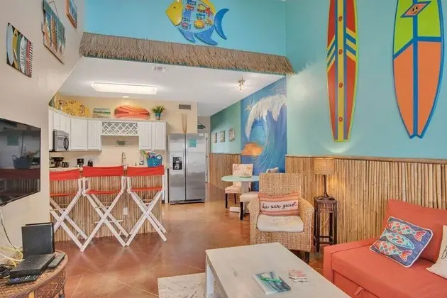 Daire, Birden Çok Yatak, Veranda, Havuz Manzaralı (Happiness Comes In Waves)