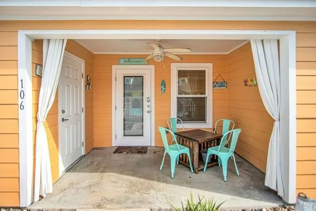 Daire, Birden Çok Yatak, Veranda, Havuz Manzaralı (Happiness Comes In Waves)