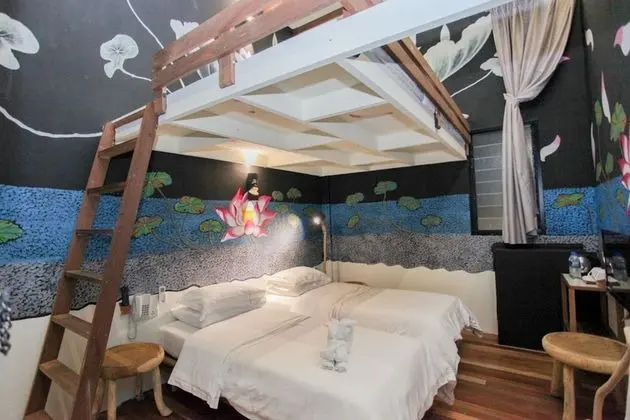 Charcoal Family Room, No View