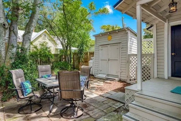 Bungalov (Happy Bungalow)