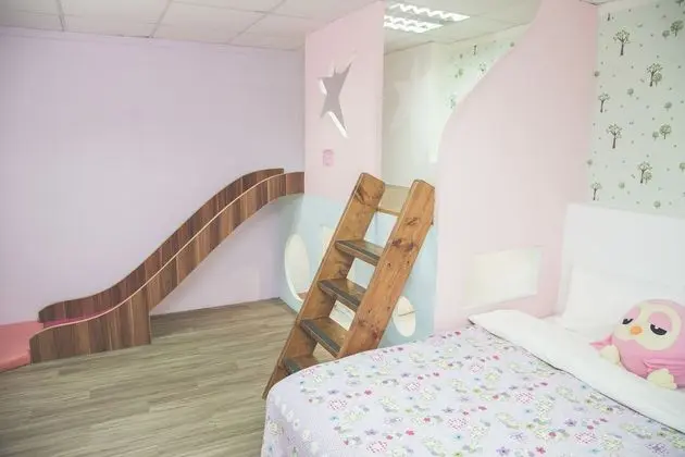 Üç Kişilik Oda