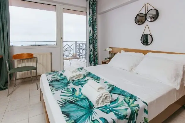 Dört Kişilik Oda, Deniz Manzaralı