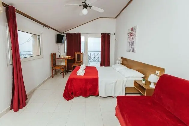 Dört Kişilik Oda, Deniz Manzaralı
