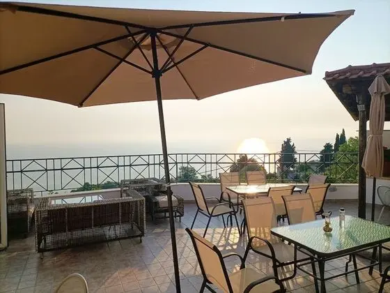 Dört Kişilik Oda, Deniz Manzaralı