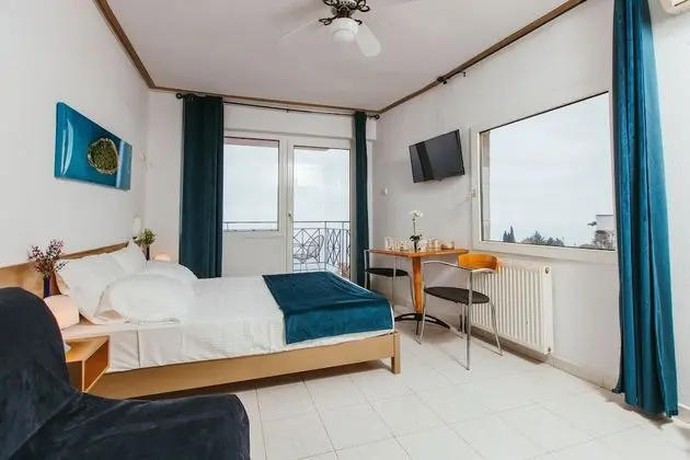 Üç Kişilik Oda