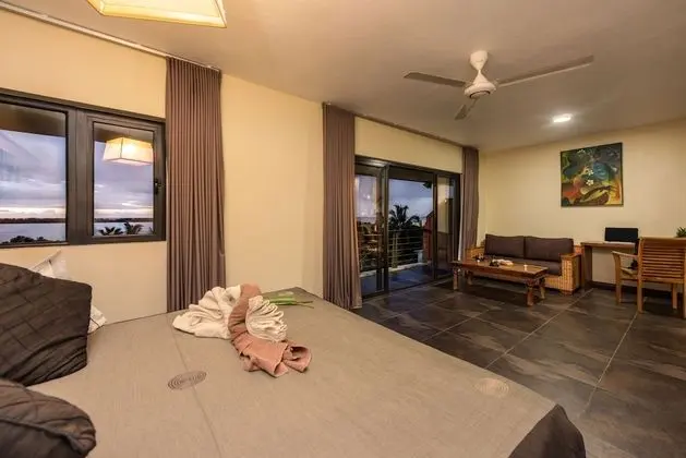 2.Deluxe VIP Mountain & Ocean Front View