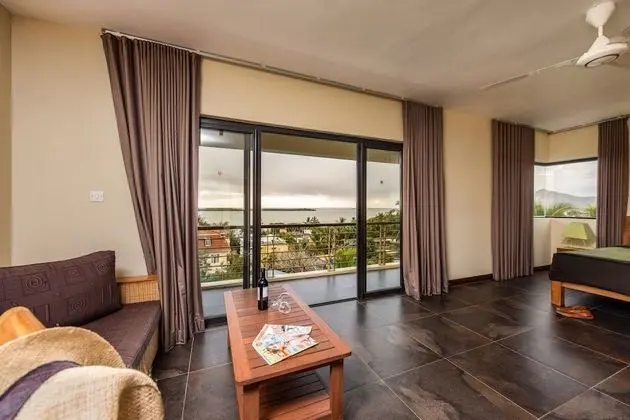 3.Deluxe VIP Ocean & Mountain Front View