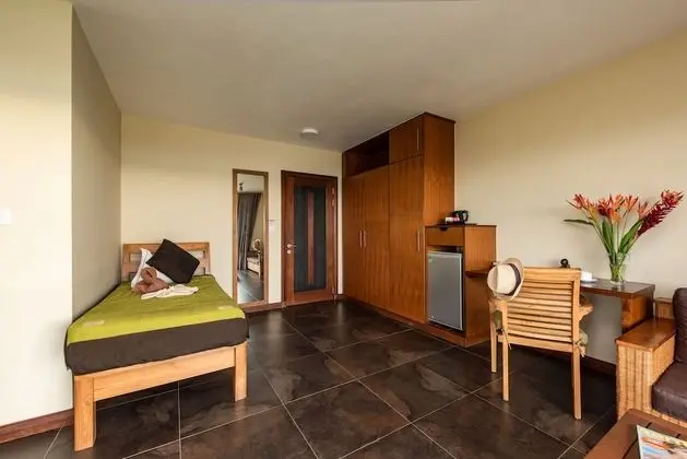 3.Deluxe VIP Ocean & Mountain Front View
