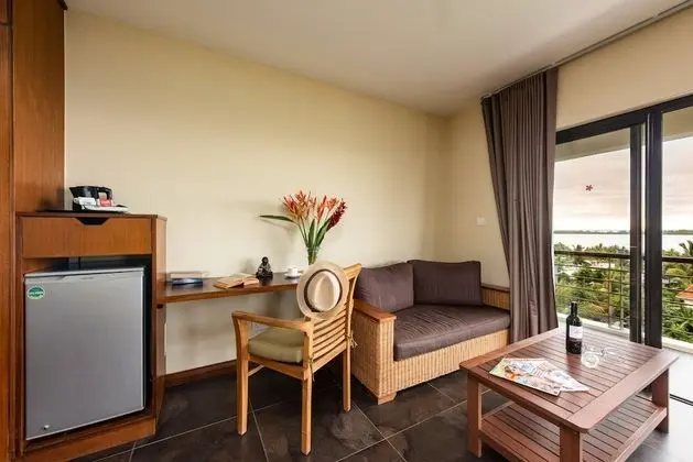 3.Deluxe VIP Ocean & Mountain Front View