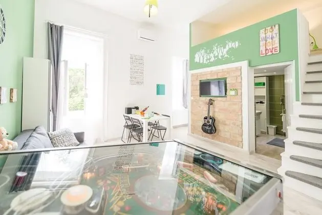 Design Apart Daire, 1 Büyük (Queen) Boy Yatak ve Çekyat (GREEN)