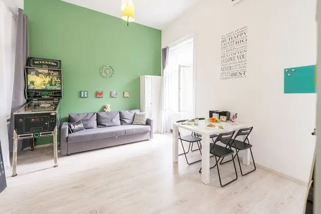 Design Apart Daire, 1 Büyük (Queen) Boy Yatak ve Çekyat (GREEN)