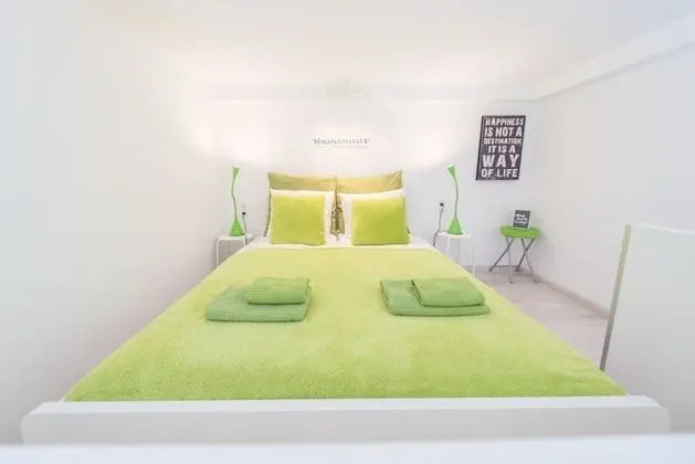 Design Apart Daire, 1 Büyük (Queen) Boy Yatak ve Çekyat (GREEN)