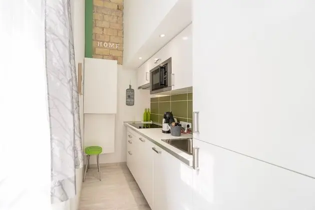 Design Apart Daire, 1 Büyük (Queen) Boy Yatak ve Çekyat (GREEN)
