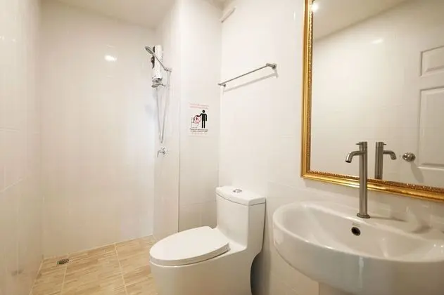 Quadruple Room with Private Bathroom