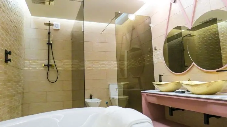 Deluxe Tek Büyük Yataklı Oda