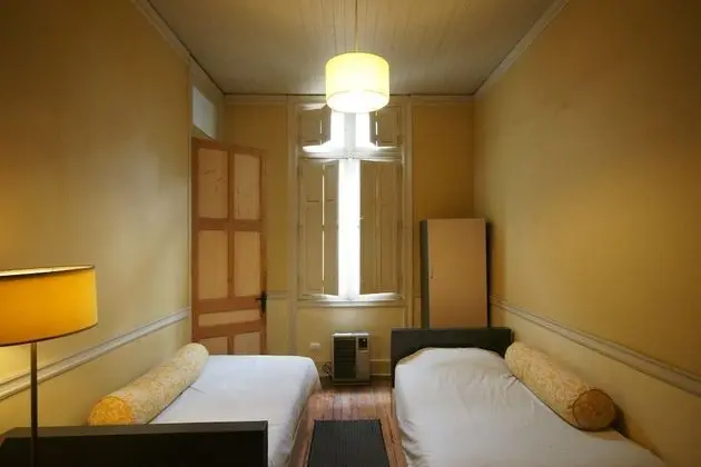 İki Ayrı Yataklı Oda, Ortak Banyo