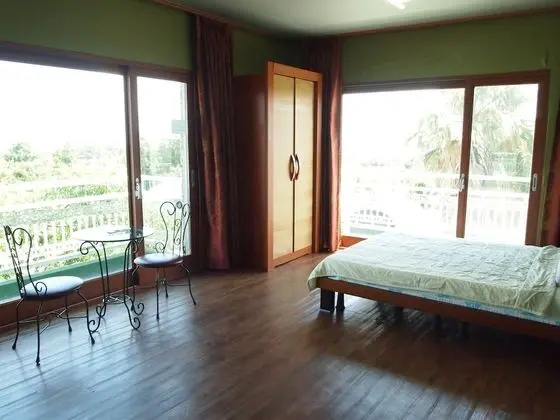 Deluxe Tek Büyük Yataklı Oda (Kitchen, Private Bathroom, Terrace)