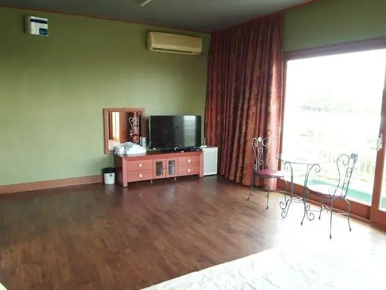 Deluxe Tek Büyük Yataklı Oda (Kitchen, Private Bathroom, Terrace)