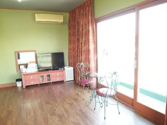 Deluxe Tek Büyük Yataklı Oda (Kitchen, Private Bathroom, Terrace)
