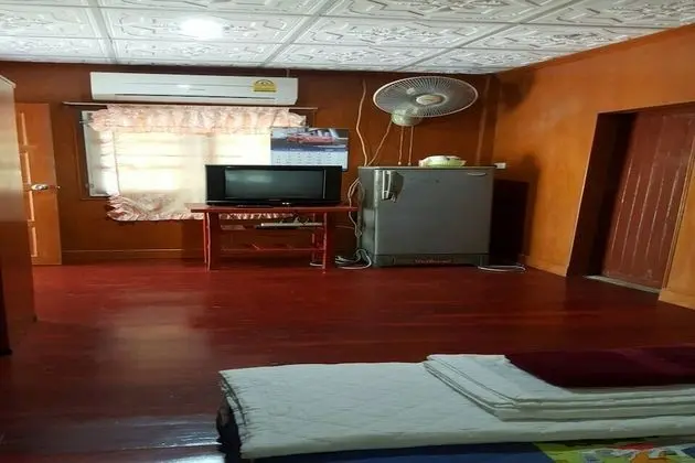 Wooden Bungalow (Happy 3)