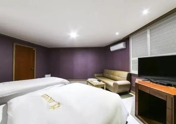 Semi-Deluxe Room