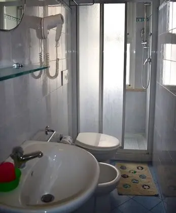 Üç Kişilik Oda