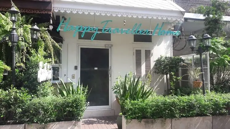 14-Bed Female Dormitory with Shared Bathroom