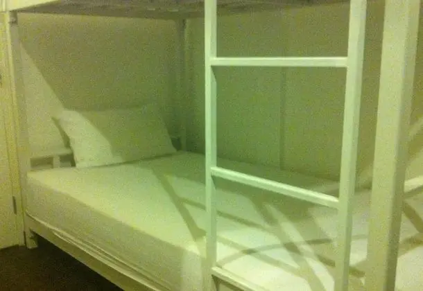 14-Bed Female Dormitory with Shared Bathroom