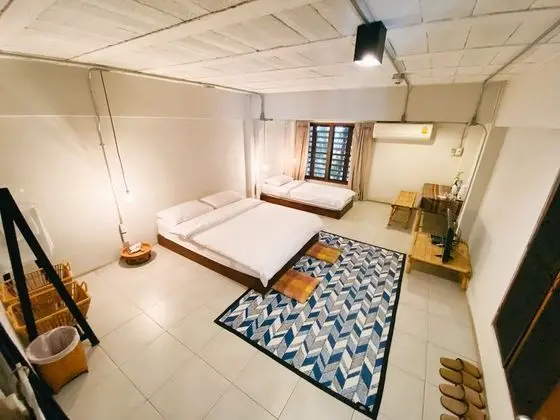 3-bed Shared room mattress type (private bathroom)
