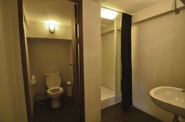 3-bed Shared room mattress type (private bathroom)