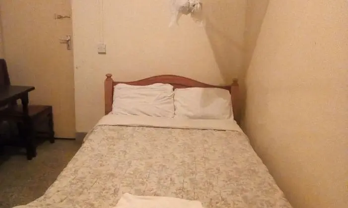 Büyük Yataklı Tek Kişilik Oda