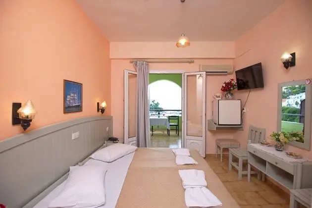 Tek Büyük veya İki Ayrı Yataklı Oda, Deniz Manzaralı