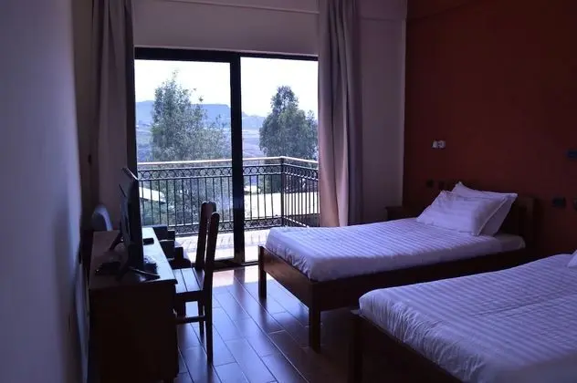 Tek Büyük veya İki Ayrı Yataklı Oda, Dağ Manzaralı