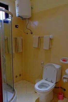 Üç Kişilik Oda