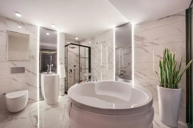 King Suite - Jakuzili, Kara Manzaralı