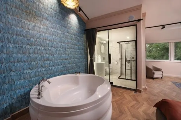 King Suite - Jakuzili, Kara Manzaralı