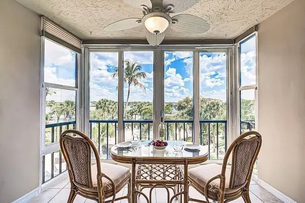 Daire (Harbor Towers 3rd Floor, Bay Views)