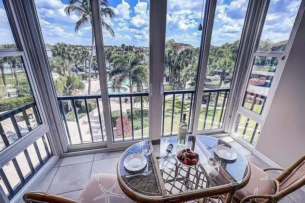 Daire (Harbor Towers 3rd Floor, Bay Views)