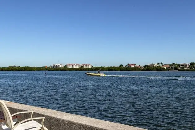 Daire (Harbor Towers 3rd Floor, Bay Views)