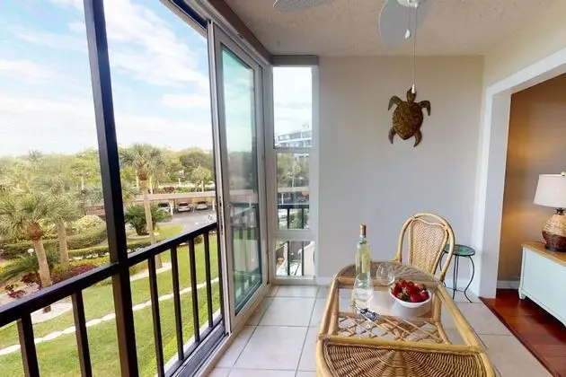 Daire (Harbor Towers 3rd Floor, Bay Views)
