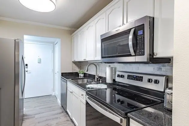 Daire (Harbor Towers End Unit Pool & Bay Vie)