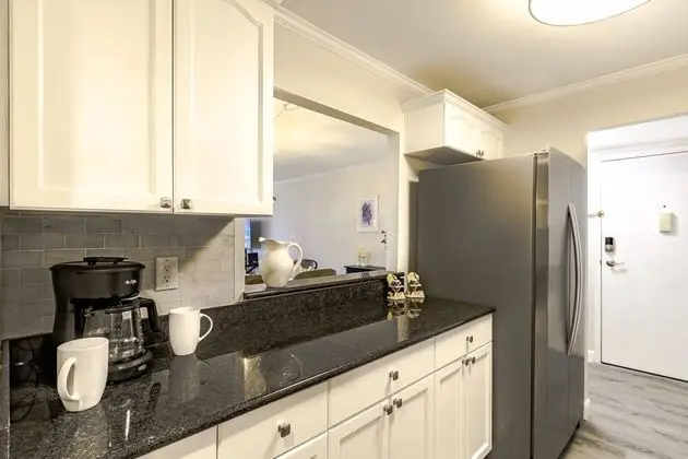Daire (Harbor Towers End Unit Pool & Bay Vie)