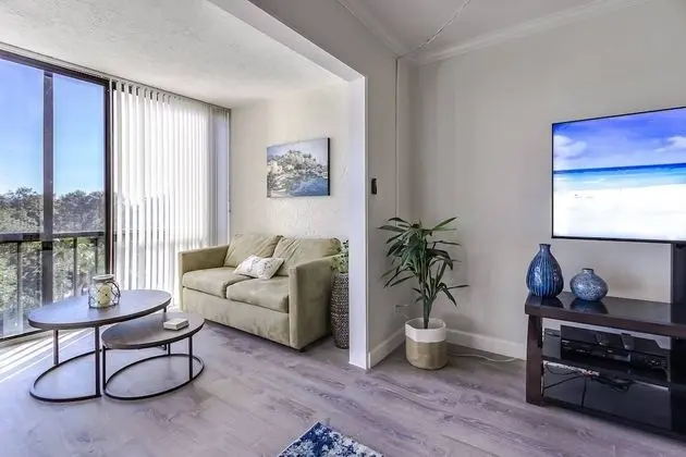 Daire (Harbor Towers End Unit Pool & Bay Vie)