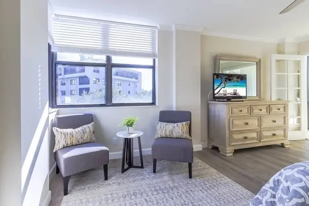 Daire (Harbor Towers End Unit Pool & Bay Vie)