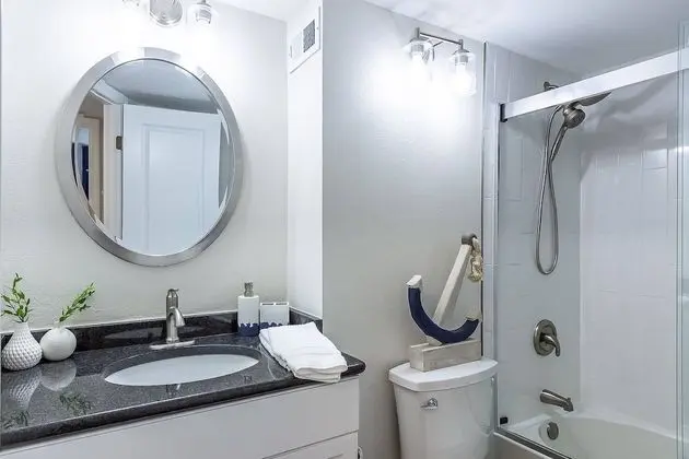 Daire (Harbor Towers End Unit Pool & Bay Vie)