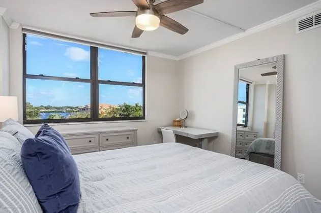 Daire (Harbor Towers End Unit Pool & Bay Vie)