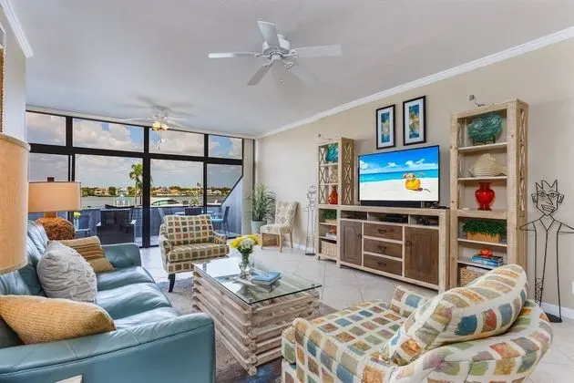 Daire (Harbor Towers Ground Floor Water View)