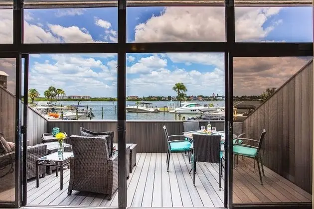 Daire (Harbor Towers Ground Floor Water View)