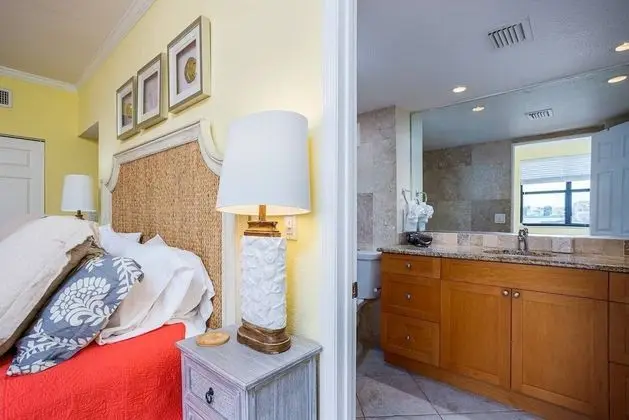 Daire (Harbor Towers Ground Floor Water View)
